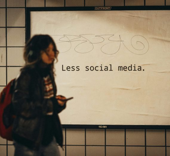 Dialogue to Discord: Social Media Influences Political Conflict